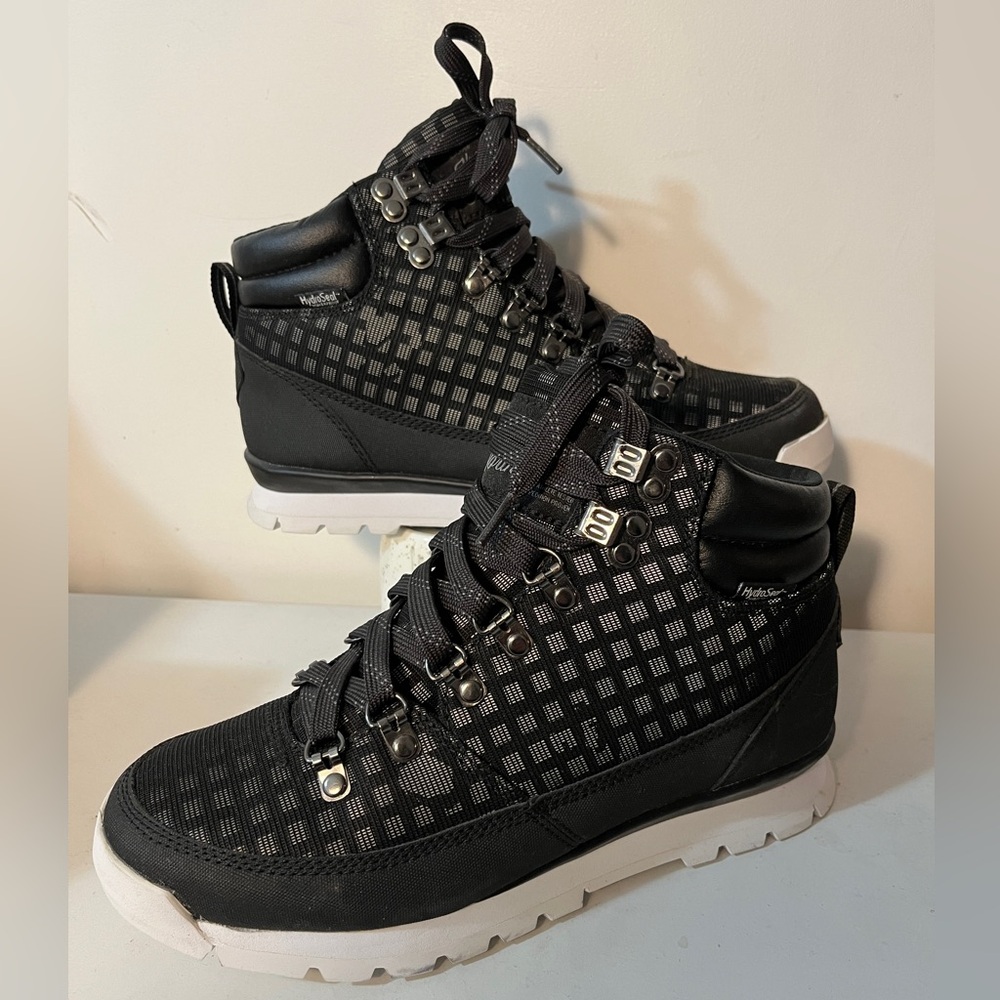 Brand New with Tags The North Face Ortholite Boots with reflection